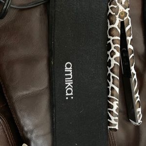 Amika ceramic hair straightener